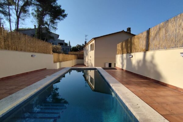 CasaChalet en el centro de Canyelles (2)